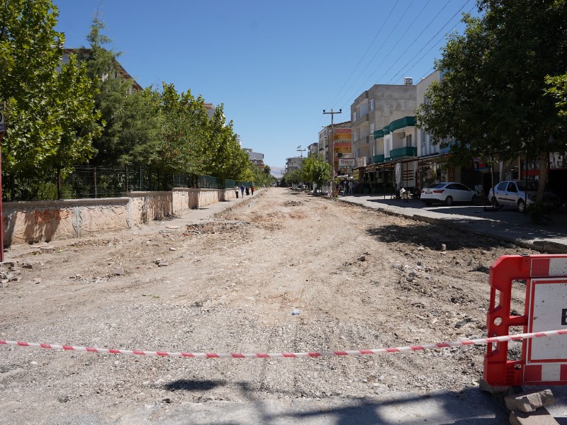 Kahta'da yol çalışması başladı
